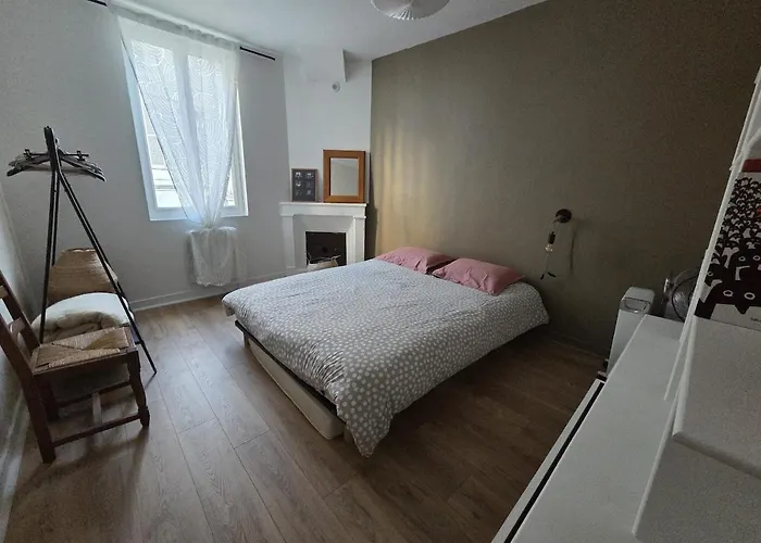 Maison Bézine Centre Ville, Jardin, Sauna Сasa de vacaciones *