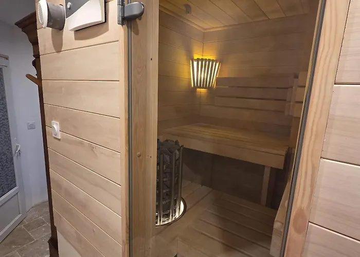 Сasa de vacaciones Maison Bézine Centre Ville, Jardin, Sauna *