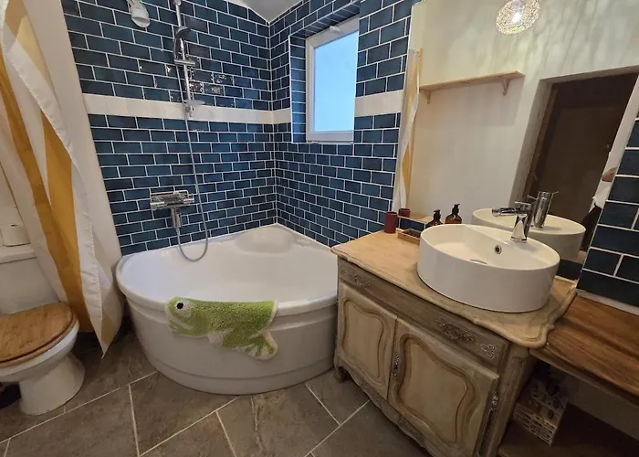 Maison Bézine Centre Ville, Jardin, Sauna Сasa de vacaciones