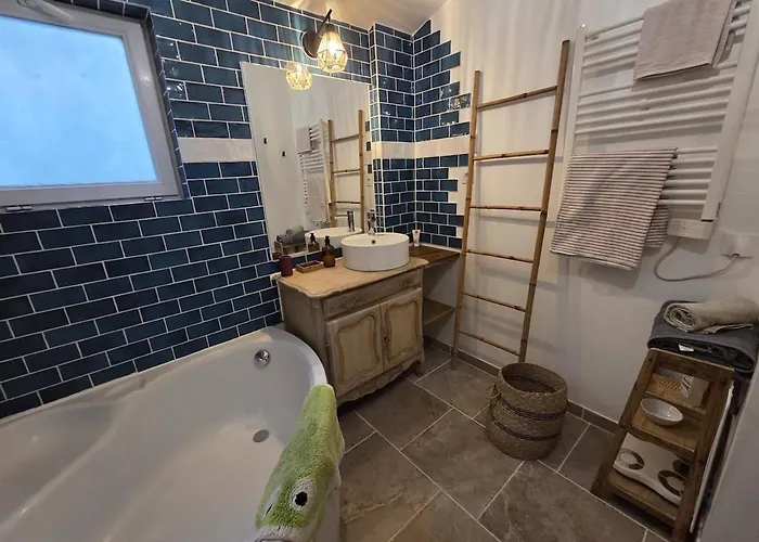 Maison Bézine Centre Ville, Jardin, Sauna Сasa de vacaciones